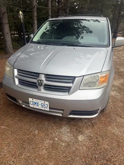 Selling my 2009 dodge caravan which is in good running condition with no warning light on dash and w...