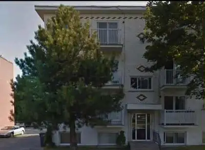 LARGE 5 ½ Apartment for Rent – Available June 15, 2026✨ App # 8– 3rd floor Quiet, very bright with l...