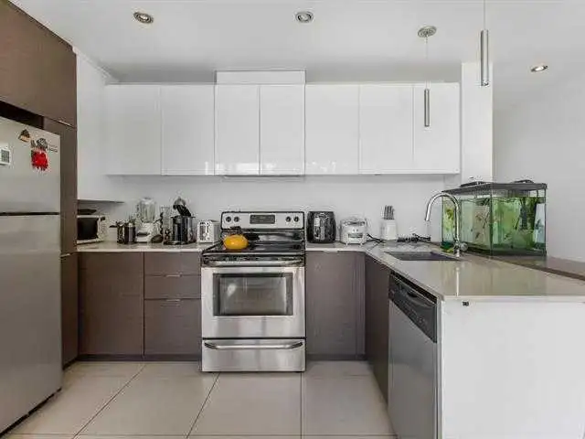 Luxury condo besides ottawa river/downtown in Long Term Rentals in Gatineau - Image 8