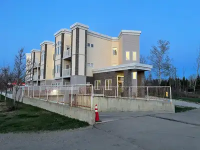 Spacious 1 Bed 1 Bath Condo at 921 Thickwood Blvd