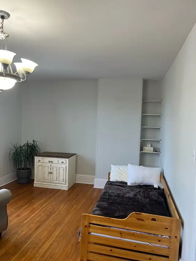 Lease transfer: beautiful 1 bedroom apartment steps from Stauff in Long Term Rentals in Kingston - Image 3