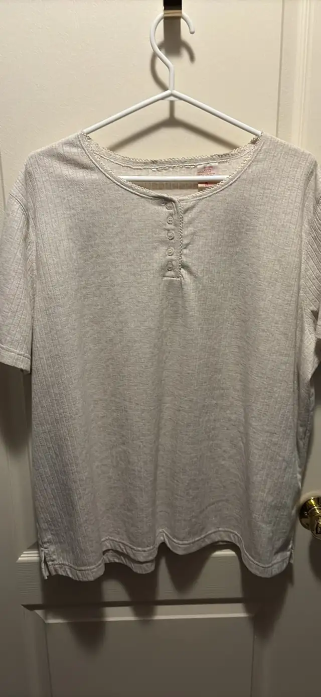 Women’s 3x Short sleeve tops buy more save more in Women's - Tops & Outerwear in Oshawa / Durham Region - Image 10