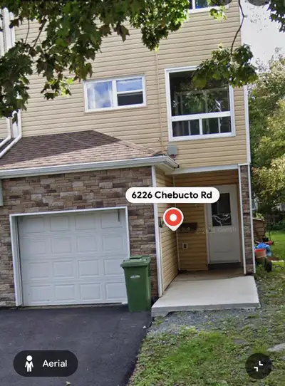 Townhouse for rent with garage and 2 parking outside. 3 rooms and basement Near to bus stop 1,2,3,4,...