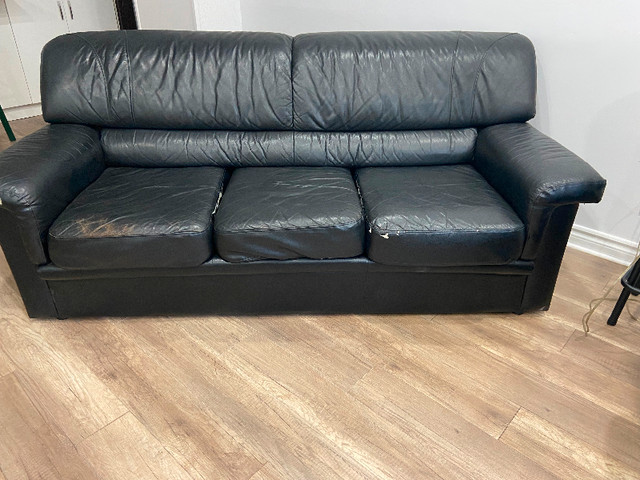 Leather imitation 3seater sofa dans Sofas et futons  à Ville de Montréal