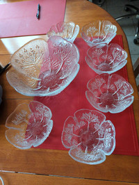 Glass salad bowl with6 bowls $15