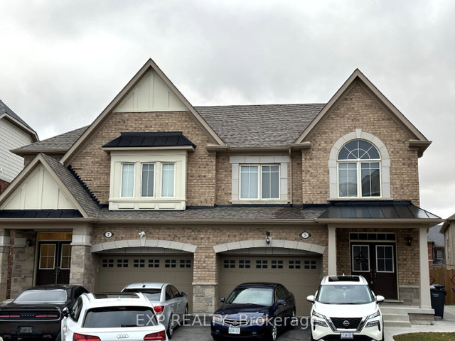 3 Bedroom Semi Detached House is Available for Rent in Long Term Rentals in City of Toronto
