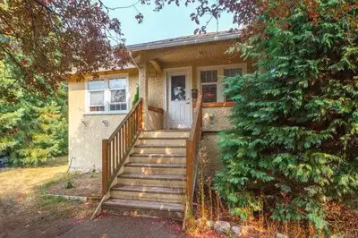 Spacious 2-Bedroom Suite in Quiet Gorge/Tillicum Neighbourhood