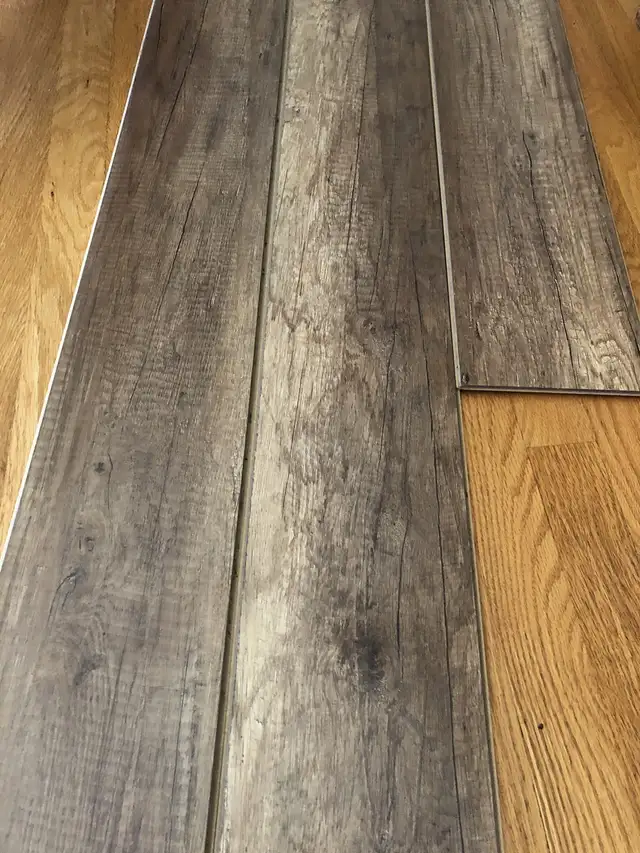 Composite flooring NEW / Plancher stratifié (NEUF en boîte) in Floors & Walls in Longueuil / South Shore - Image 2