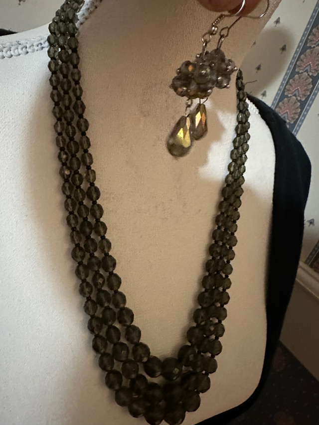 VINTAGE 3 STRANDS SMOKEY QUARTZ BEADS NECKLACE & EARRINGS in Jewellery & Watches in Regina - Image 4