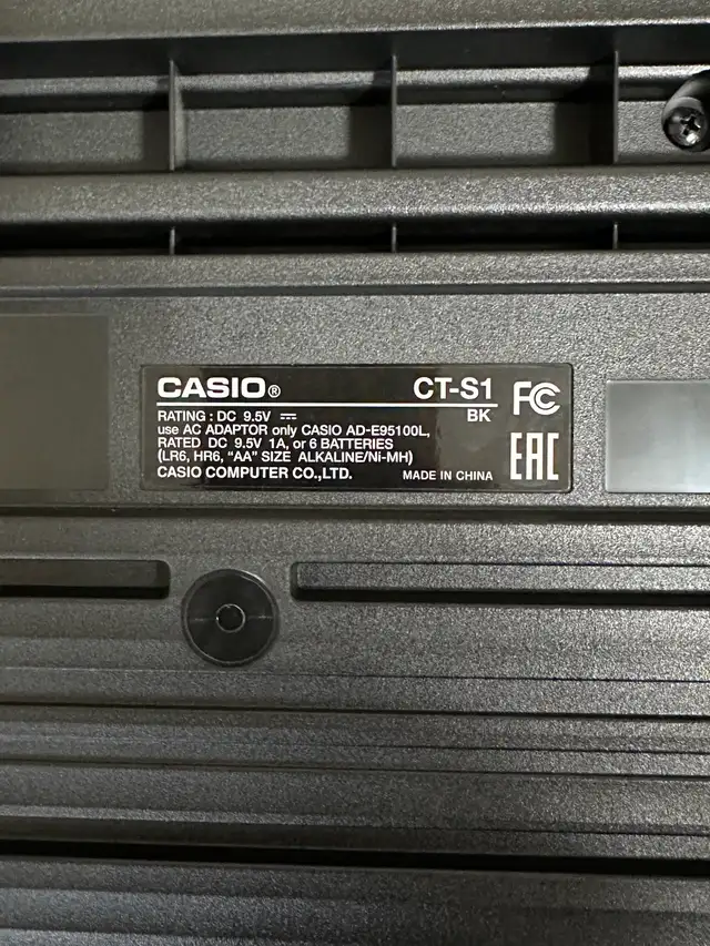 Casio CT-S1 Piano Keyboard, Sustain Pedal Included in Pianos & Keyboards in London - Image 7