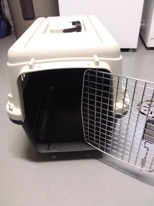 Pet Crate in Accessories in Cole Harbour - Image 3