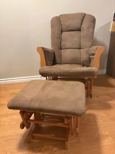 Comfortably feed, rock, and sooth your little bundle of joy to sleep with the Cozy Glider Rocker wit...