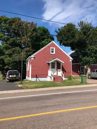 Available June 1st! Red Sands Property Management has a newly renovated 2-bedroom, 1-bathroom cozy h...