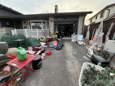 Moving : Big yard sale !!!!! Saturday in trenton A lot off things to sale in very good condition ! C...