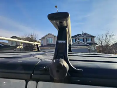 Thule Gutter rack 50" square bar, towers #300-101 and locks Pickup in Citadel NW