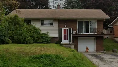 Modern Spacious Shared and Private Rooms for Rent in Waterloo.