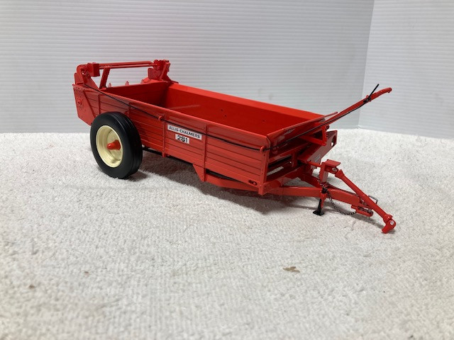 *SALE* 1/16 ALLIS-CHALMERS 281 Manure Spreader Farm Toy in Toys & Games in Regina - Image 2