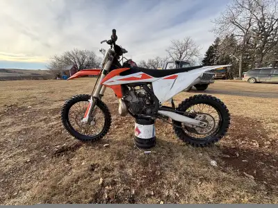 2019 sx250 76 hours Fresh tires this year Runs as it should. 306 eight 6 zero 753four Bike is in out...