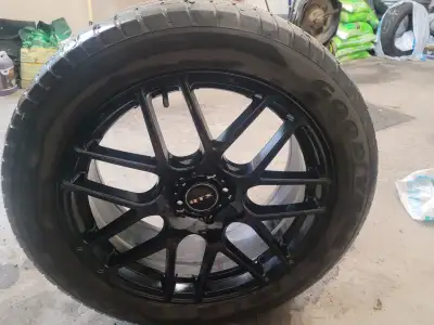 4X Mags 20 pouces RTX 285/45R20 Bold pattern 5 x 112 Montés 1 seule fois sur pneus et jamais démag....