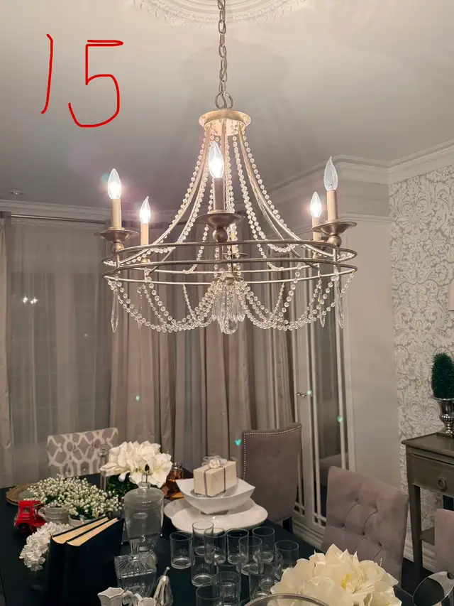 Candelabra Chandelier in Indoor Lighting & Fans in City of Montréal - Image 3