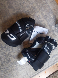 New ccm QLT250 sz 10" hockey gloves