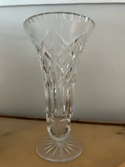 Vase (crystal), View more