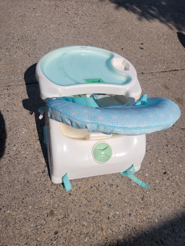 Baby Chair for Feeding in Feeding & High Chairs in Calgary - Image 4