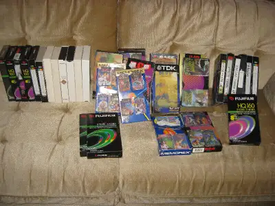 JEUX - JOUETS - LIVRES - VHS - VÊTEMENTS - DISQUES - BALLES, View more