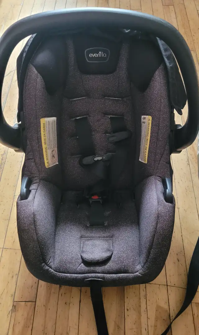 INFANTS CAR SEAT REAR-FACEING in Other in St. John's - Image 7