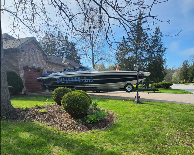 FORMULA 292 with Trailer in Powerboats & Motorboats in Grand Bend - Image 2