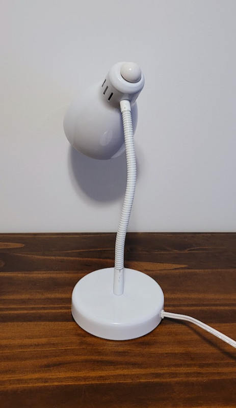 Desk Lamp in Indoor Lighting & Fans in Saskatoon - Image 3