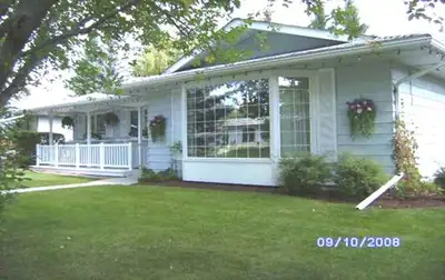 Available now. Main floor of 1450 square feet bungalow, 3 Bedrooms, Master Bedroom with 3 piece priv...