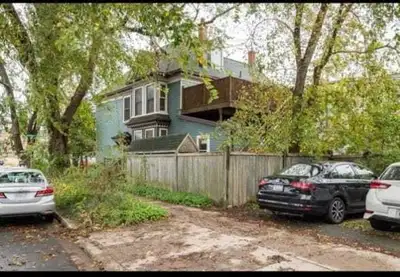 It's a 5 bedrooms townhouse with 3 washrooms. This private room is a steal! It comes with laundry fa...