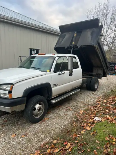 2006 chevolet silverado 3500 4x4 duramax diesel Allison transmission in decent shape will require so...