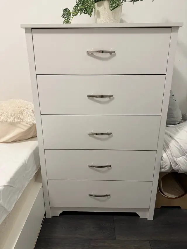 White Dresser 49” tall, 31” wide (pick up) in Dressers & Wardrobes in City of Toronto - Image 2