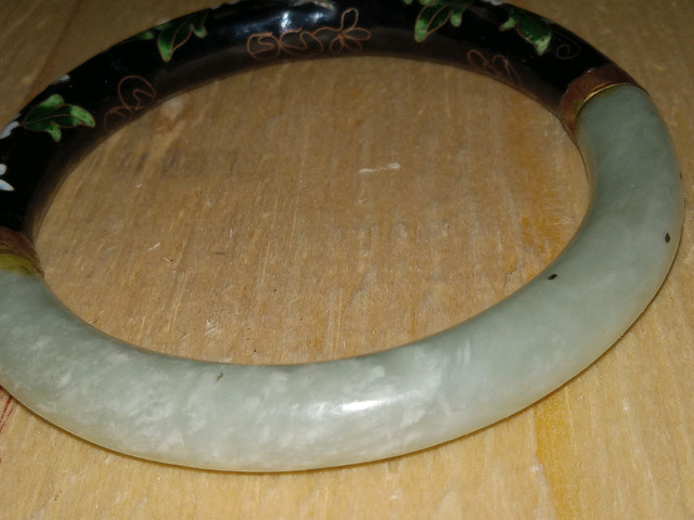 Vintage  jade  cloisonne bangle bracelet  in Jewellery & Watches in St. Catharines - Image 2