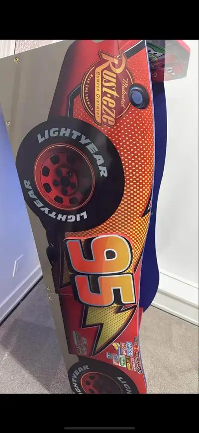 Get ready to race your little one off to dreamland with this Disney Cars bed! Featuring Lightning Mc...