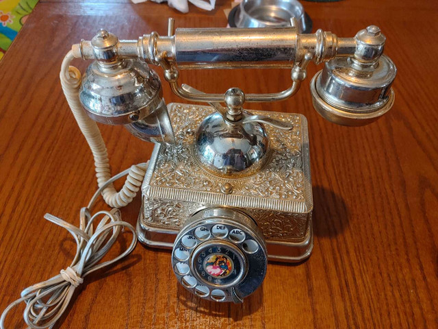 VINTAGE FRENCK VICTORIAN ROTORY PHONE in Arts & Collectibles in Markham / York Region - Image 2