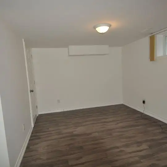 Spacious 2+1 Bedroom for Rent in Long Term Rentals in City of Toronto - Image 5