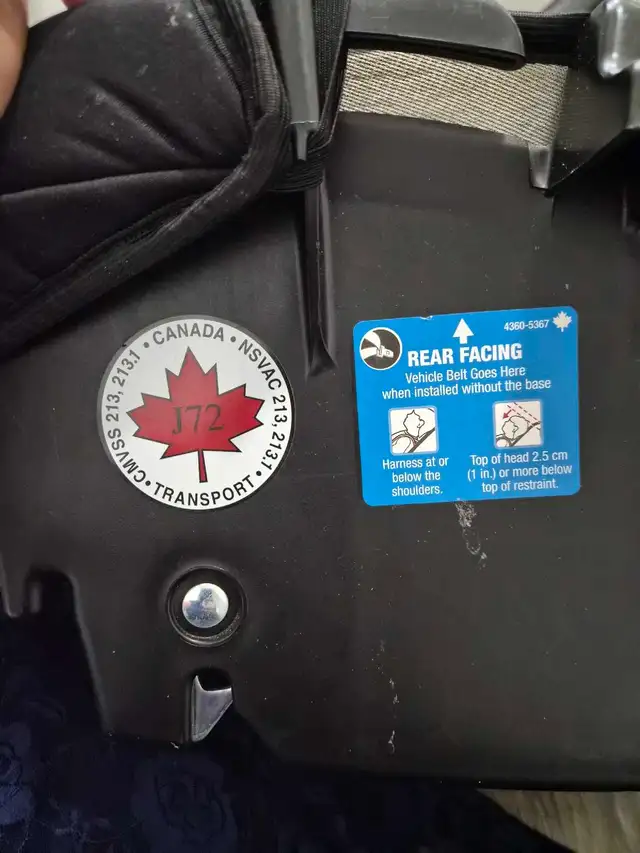 Infant Car Seat with Base in Strollers, Carriers & Car Seats in City of Toronto - Image 8