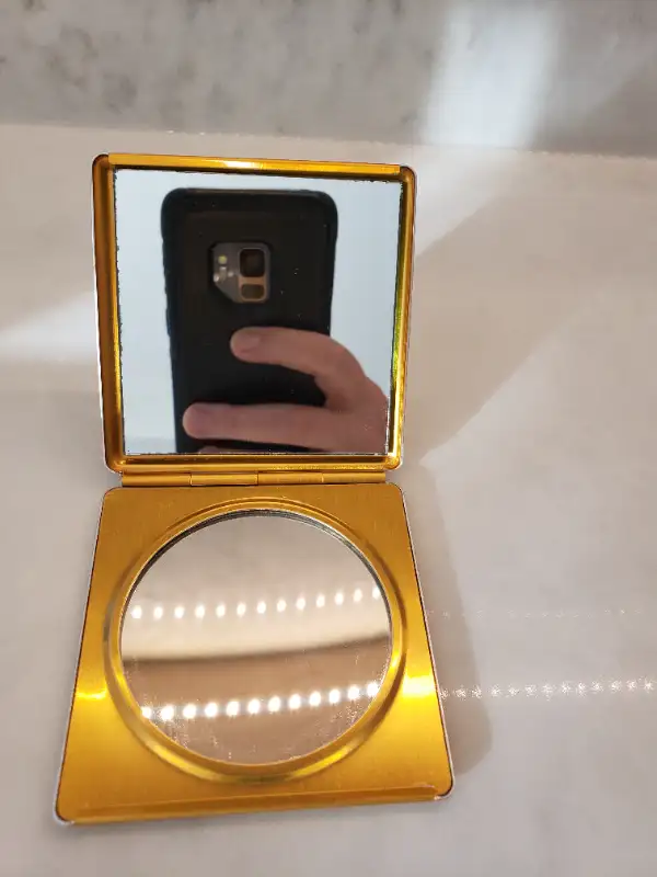 Vintage gold compact mirror in Women's - Other in Markham / York Region - Image 5