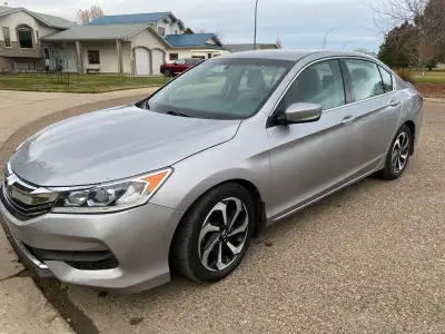 Only 173 000 km. Economical 2.4 litre, Auto, Remote Starter, Air, Tilt/telescopic steering, cruise,P...