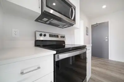 Fully Furnished Bachelor Suite! Move In Ready!