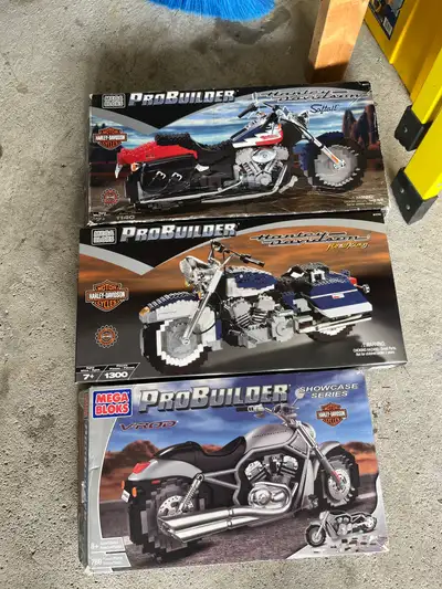 3 motorcycles for sale. Each items are over 1,000 pieces. V-rod are sold. *Harley Davidson is brand...