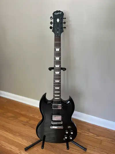 Great playing Epiphone SG in Ebony. Recently setup with brand new strings this guitar plays and soun...