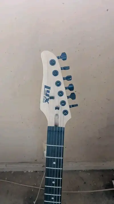 Lefty Electric 39" Geetar!, View more
