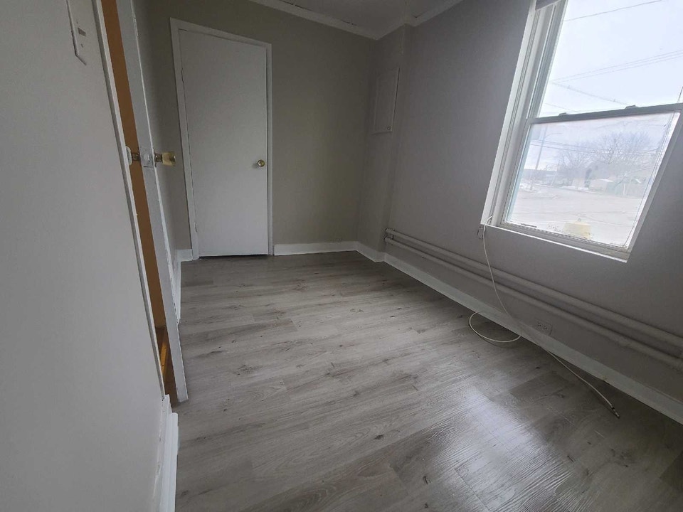 Trenton 2 bedroom ground floor unit $1599, All Inclusive 5