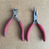 SET OF PLIERS ,WIRE CUTTER