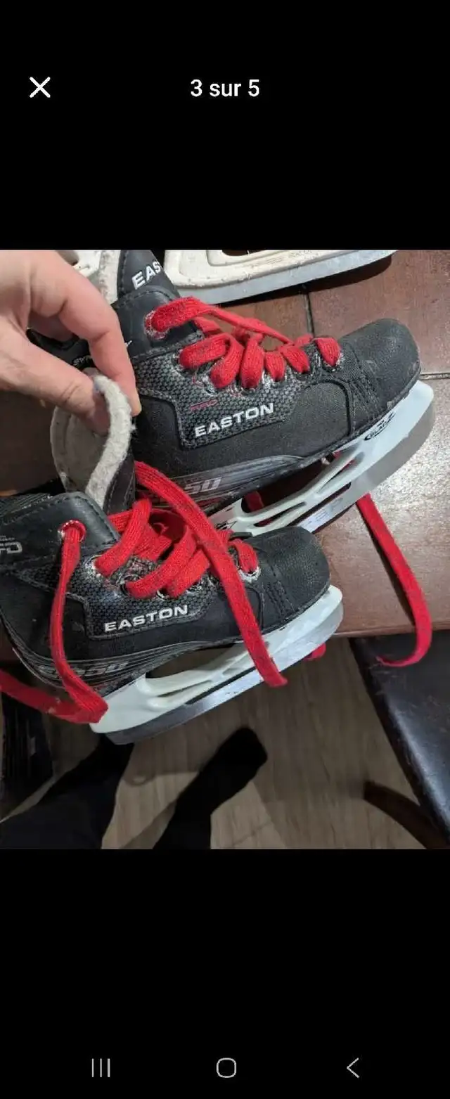 2 children's hockey skates62854390828289122