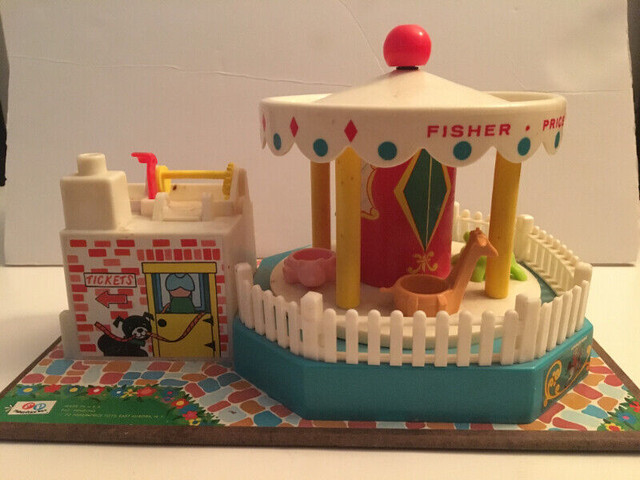 Old 1972 Fisher Price LITTLE PEOPLE Merry-Go-Round #111  As Is in Arts & Collectibles in Edmonton - Image 3